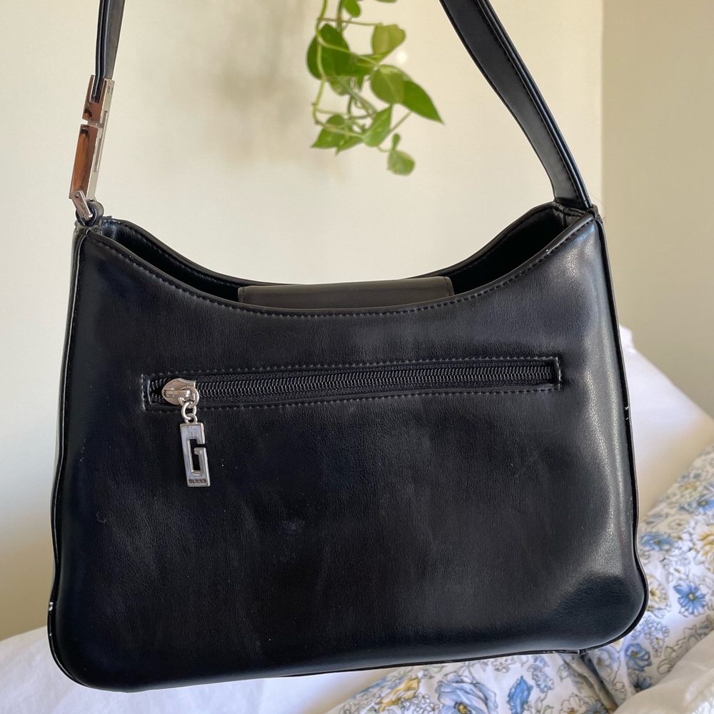 GUESS small black shoulder bag, vintage from 00s.